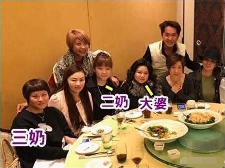 他曾是TVB小生过气后因一夫三妻火了 交往秘诀是不分大小房