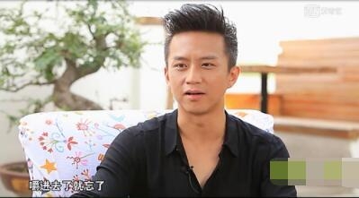 邓超考北影时看到黄磊就笑场被当众训斥 他还大胆嚼口香糖