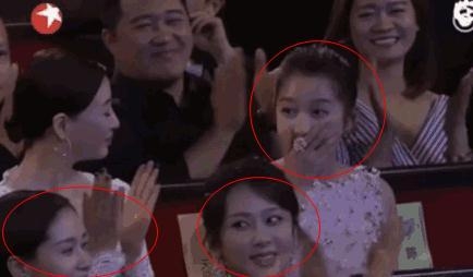 关晓彤获奖后激动不敢相信 杨紫王子文相视一笑眼神很有内容