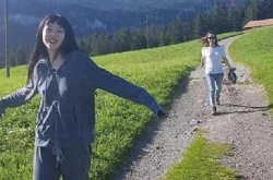 雪莉自拍没穿内衣 真空上阵惹争议