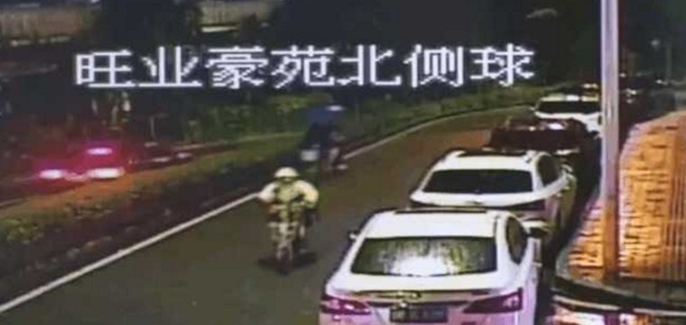 男子看黄片想入非非