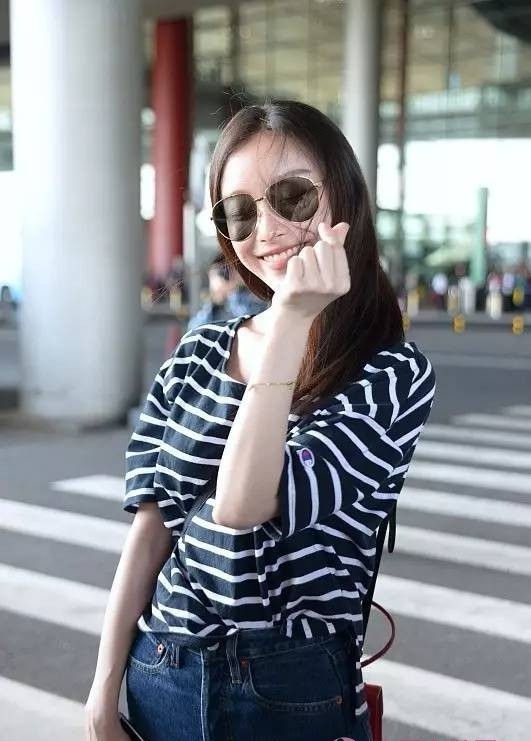 条纹和牛仔到底有多搭？真相告诉你这样可以美得飞起！(图1)