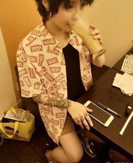 她是网红鼻祖曾传割腕自杀后又复活 近照脸部臃肿网友不敢认