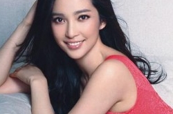 李冰冰与男友现身机场 两人感情甚好疑似好事将