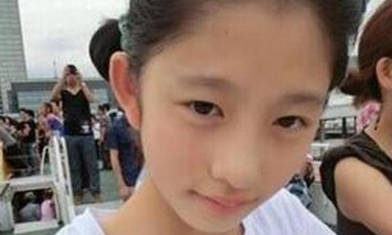 易烊千玺醉酒吻女朋友