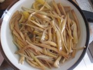 黄瓜丝拌黄花菜的做法步骤3