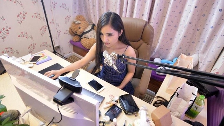 花光积蓄打赏主播