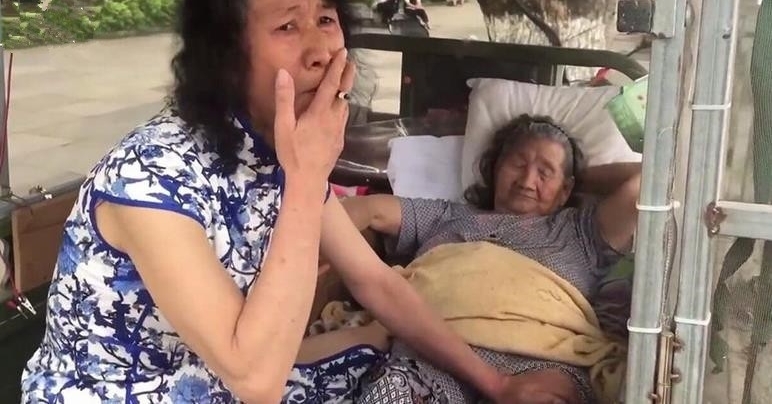 他假扮病逝妹妹20年