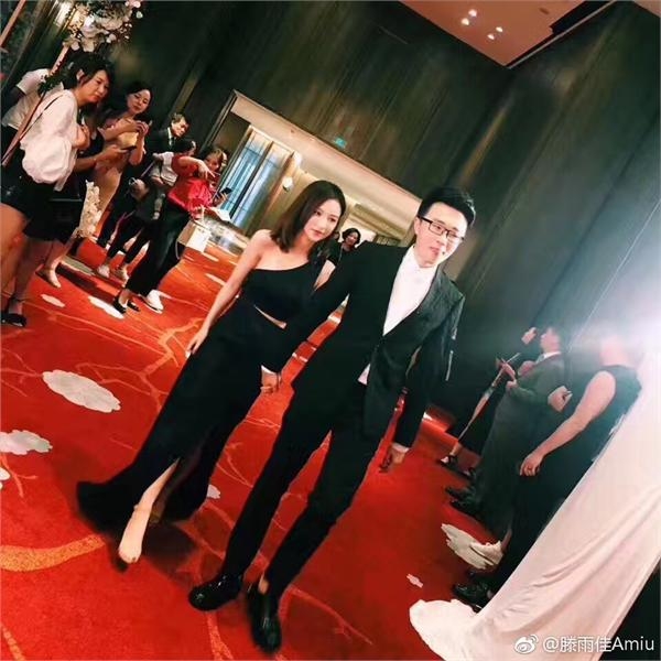 王思聪前女友雪梨订婚疑怀孕 请众网红吃鲍鱼秦奋前女友到场