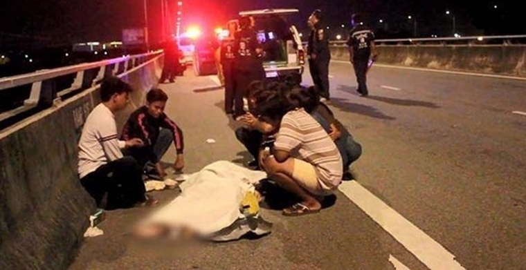 女孩高速路上自拍身亡