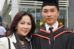 刘嘉玲晒侄子毕业照 刘嘉玲和侄子合照长得帅气