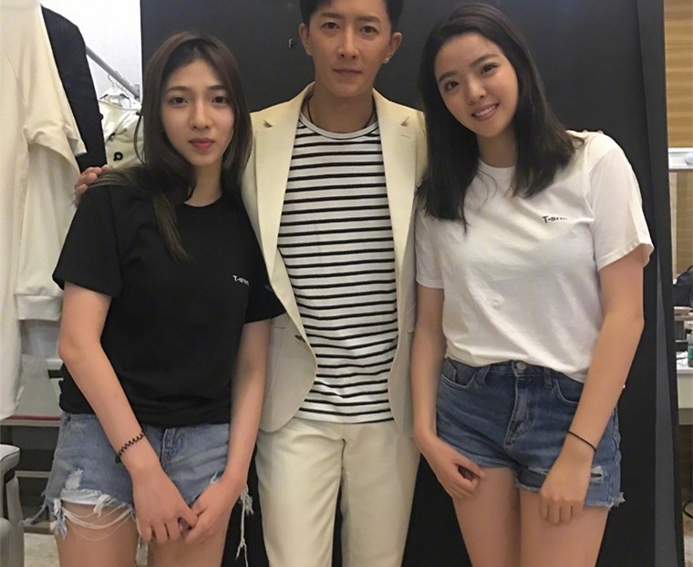 王中磊女儿晒合照