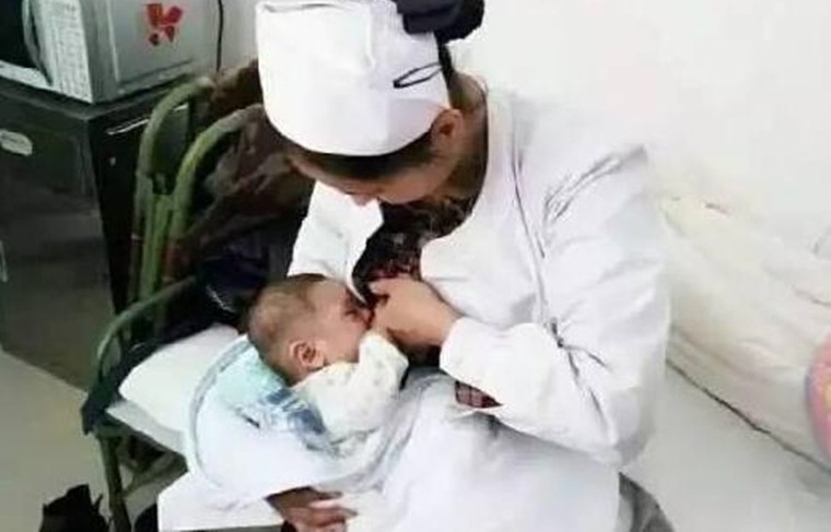 护士解衣喂奶