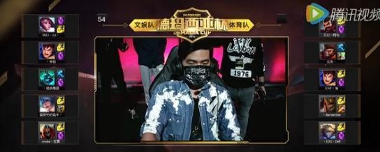 因爱打游戏周杰伦花2000万深圳开了家网吧 包间300块一小时