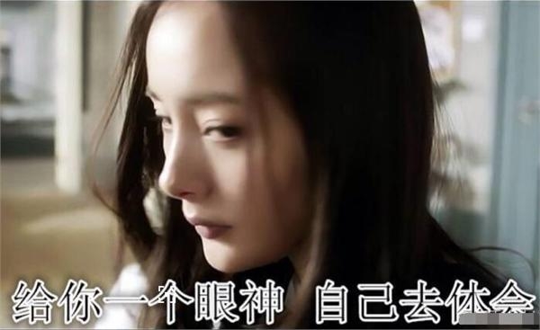 杨幂短裙被大风吹起险走光 男摄影师立马抢拍被批太没道德