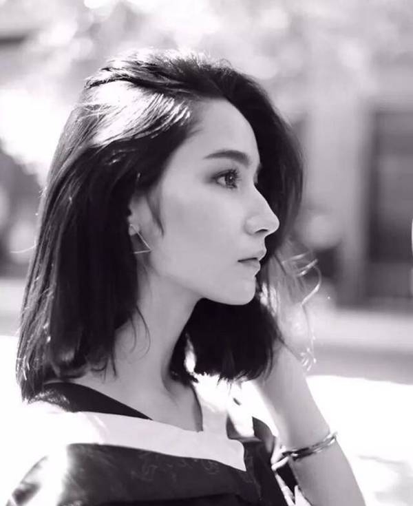 杨幂力捧的中戏校花竟与迪丽热巴撞脸