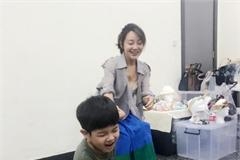 白展堂儿子认佟湘玉做干妈！沙溢晒闫妮安吉搞
