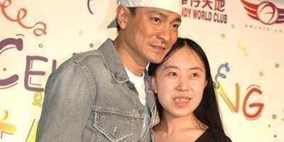 还记得那个追刘德华逼父亲卖血卖肾的人吗如今长这样