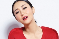 苗圃紅裙配紅唇好有女人味 花裙上身也能駕馭