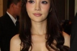 李小璐的胸好大 贾乃亮妻子李小璐丰胸方法曝光