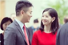 奶茶妹妹陪同刘强东参加晚宴握手加拿大总督 眼