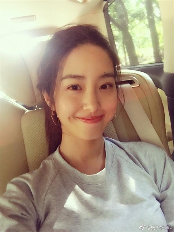 刘亦菲干爹恋小30岁冯女郎 当街热吻后同回神仙姐姐曾住别墅