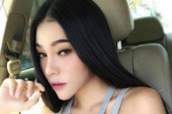 性感女星出家为尼落发时痛哭流涕 剃发后依然明