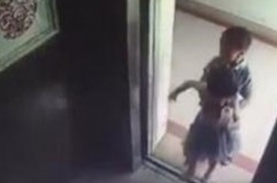 女童被关电梯坠亡 监控中竟然是熊孩子闯的祸