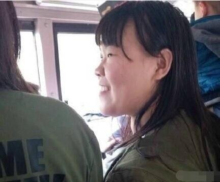 岳云鹏晒与撞脸妹子合影傻傻分不清 基因太强大撞脸遍布全国