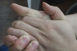 男子半夜被人摸手 小偷为解锁手机惊醒失主