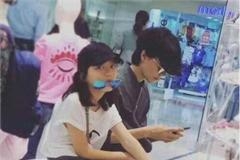 李嫣陪王菲逛街一脸无奈：仿佛看到不想陪女友