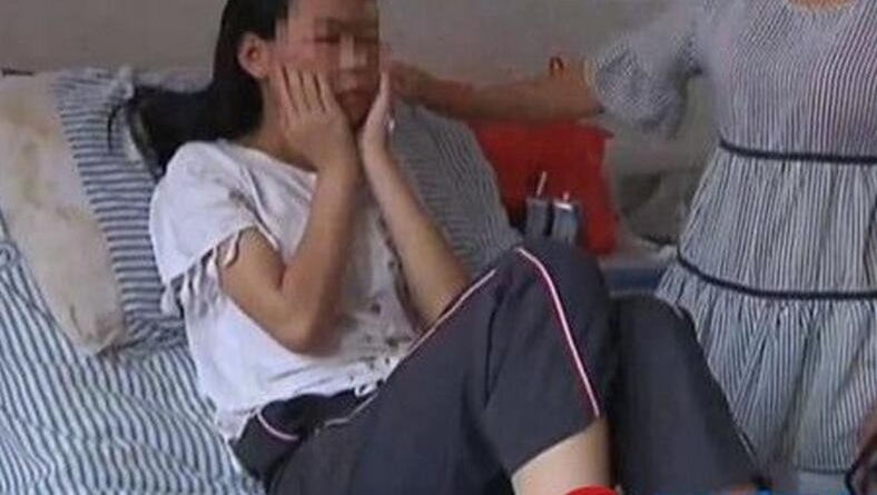 被同学暴打拍裸照