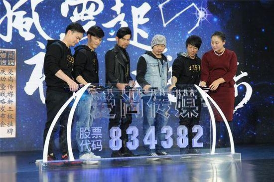 因爱打游戏周杰伦花2000万深圳开了家网吧 包间300块一小时
