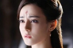迪丽热巴自拍撞脸娜扎 宛如亲生亲姐妹让人分不