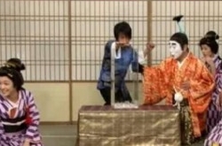 刘谦跪拜日本天皇事件 自称是日本天皇粉丝惨遭