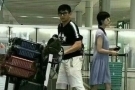 刘诗诗吴奇隆现身机场 结婚两年了还是那么甜