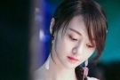 郑爽粉色古装造型太美了 最是那一低头的温柔