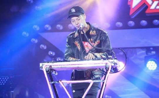 快男选手养鸡
