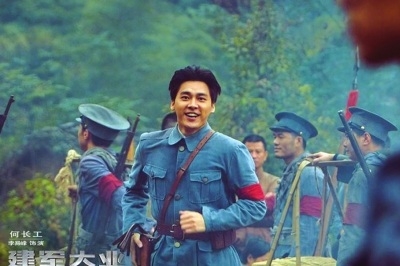 建军大业导演回应叶挺孙子：不知这人是谁 何长工孙赞李易峰