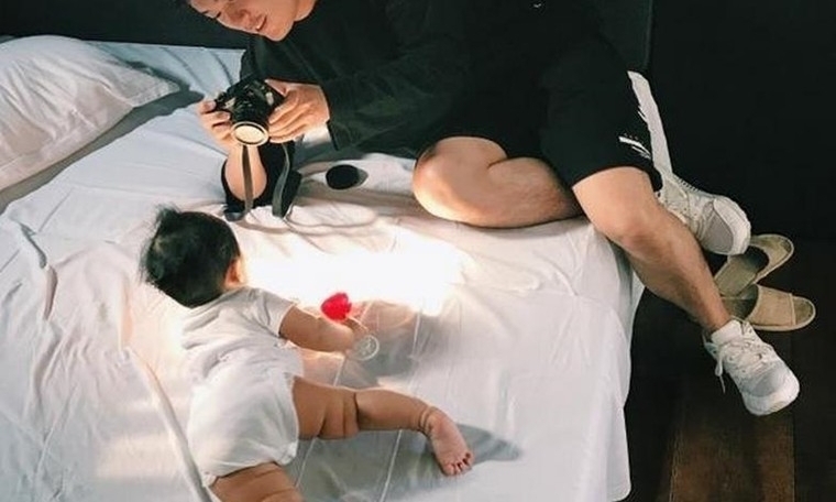 陈赫晒女儿背影照