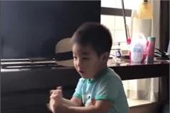 小鱼儿向沙溢学葵花点穴手萌爆 学习认字与安吉
