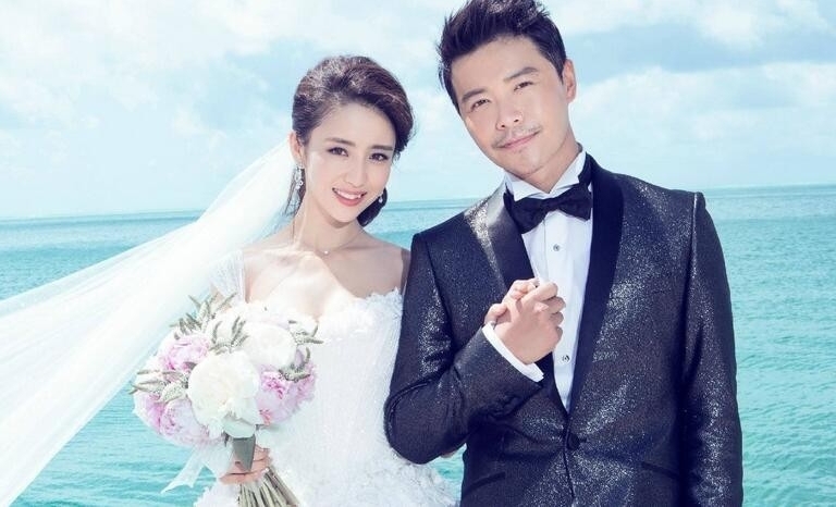 佟丽娅离婚了吗？