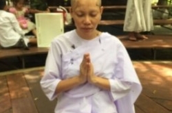 泰国女星出家为尼 性感女星剃发前私照太诱人了