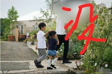 邓超晒等等小花妹妹合照求P图 网友大展身手恶搞让人笑喷