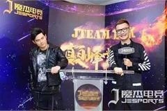 因爱打游戏周杰伦花2000万深圳开了家网吧 包间