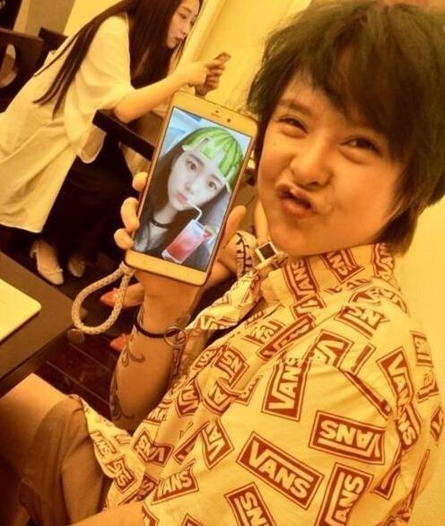 她是网红鼻祖曾传割腕自杀后又复活 近照脸部臃肿网友不敢认