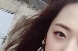 雪莉自拍没穿内衣 凸点照让人大饱眼福