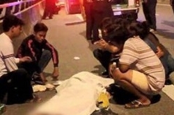 16岁女孩高速路上自拍身亡 被宝马车撞当场死亡