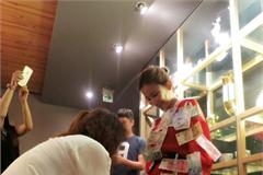 电臀女王温岚庆生全身贴满钞票 因一句话意外引