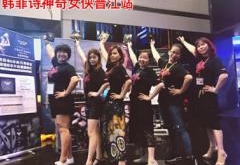 肩扛坦克，脚踩敌人，有颜战力爆表的神奇女侠